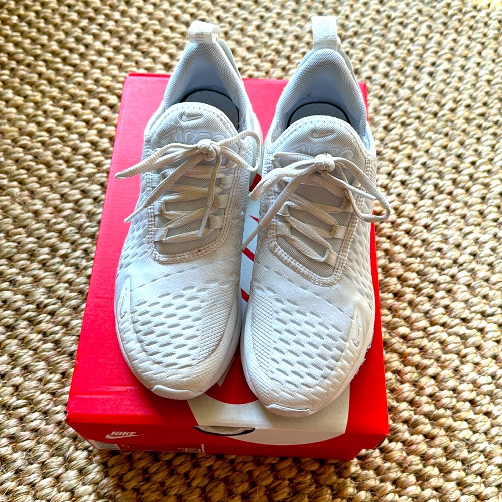 Very gently used Nike air max sneakers size 4 kids